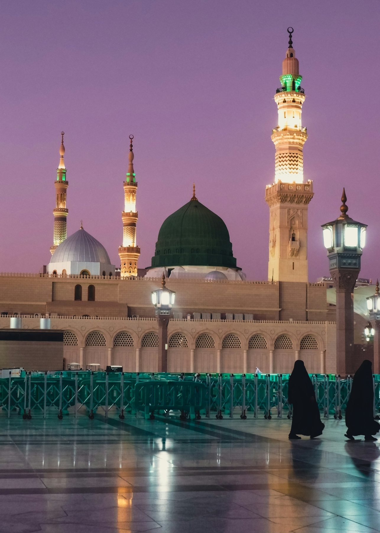 The Prophet’s Mosque in the warm light of dusk